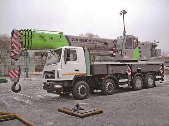 成都XKTY.COM-星空(中国)
：宝马展来袭，不可错过的机械盛宴-中联重科ZTF600通用底盘汽车起重机-1.jpg